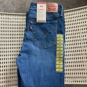 BNWT Levi’s Women’s 711 Skinny Jeans size 8 MSRP $69.50